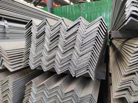 Степень ASTM горячекатаная углеродистая сталь неравномерный угол железо для строительных материалов
