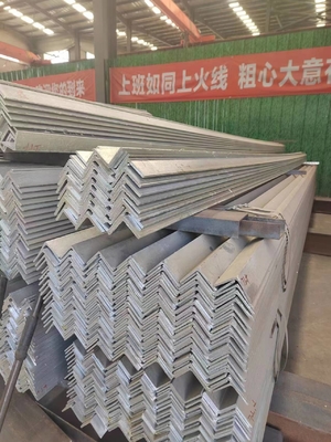 Черная угловая сталь ASTM A36 A53 Q235 Q345 Углеродная равная L-образная мягкая стальная угловая стойка для мастерской