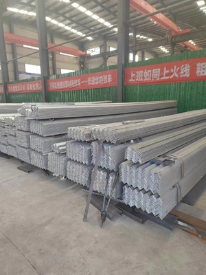 Горяче погруженная оцинкованная сталь MS Angle Q235 A36 SS400 S235JR Steel Angle Bar Tolerance ±1%